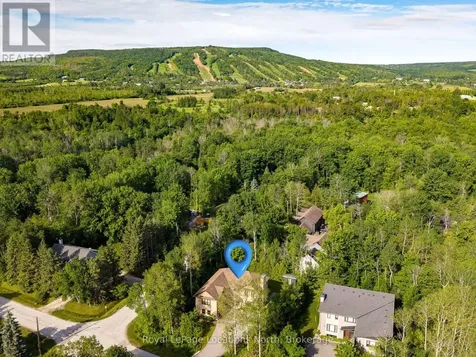 4 Woodview Drive Clearview ON L9Y 3Y9