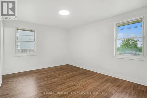 1305 Avenue N Avenue Ottawa ON K1G 0A7