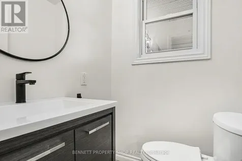 1305 Avenue N Avenue Ottawa ON K1G 0A7