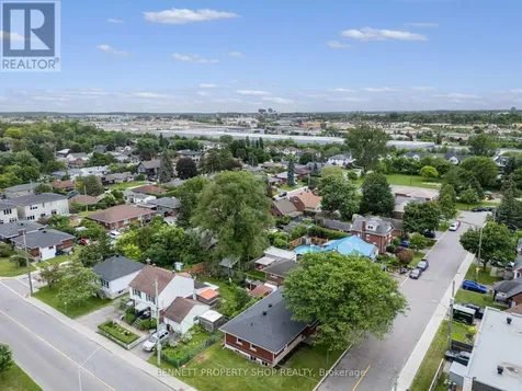 1305 Avenue N Avenue Ottawa ON K1G 0A7