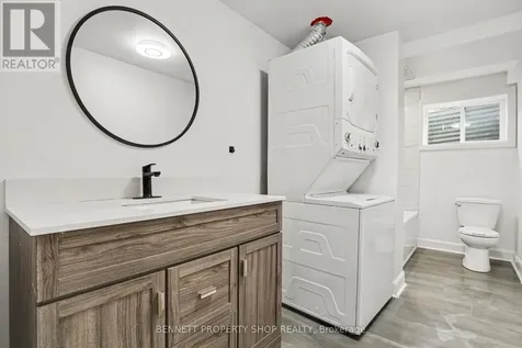 1305 Avenue N Avenue Ottawa ON K1G 0A7