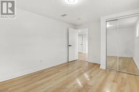 1305 Avenue N Avenue Ottawa ON K1G 0A7