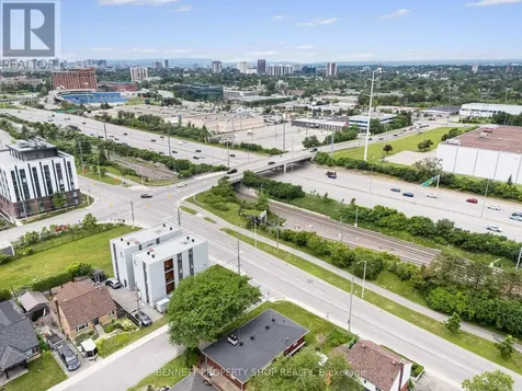 1305 Avenue N Avenue Ottawa ON K1G 0A7