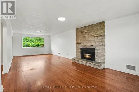 1305 Avenue N Avenue Ottawa ON K1G 0A7