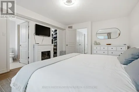 246 Cooks Mill Crescent Ottawa ON K1V 2N1