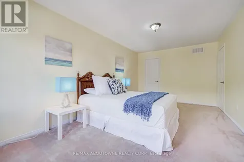 5128 Falconcrest Drive Burlington (uptown) ON L7L 6K4