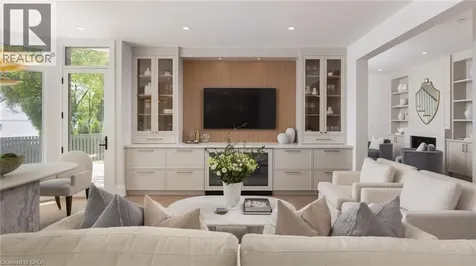 21 Second Street Oakville ON L6J 3T1