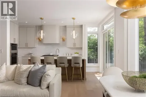 21 Second Street Oakville ON L6J 3T1