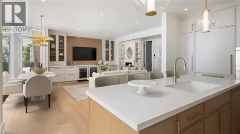 21 Second Street Oakville ON L6J 3T1