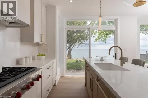 21 Second Street Oakville ON L6J 3T1