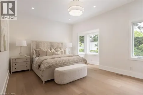 21 Second Street Oakville ON L6J 3T1