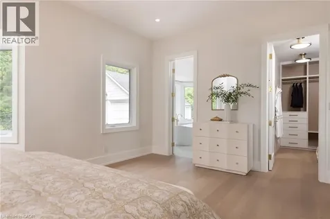 21 Second Street Oakville ON L6J 3T1