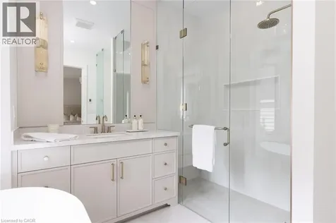 21 Second Street Oakville ON L6J 3T1
