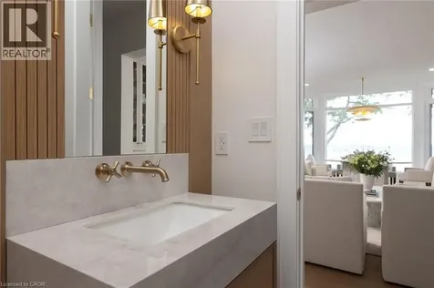21 Second Street Oakville ON L6J 3T1
