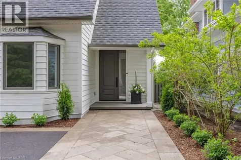 21 Second Street Oakville ON L6J 3T1