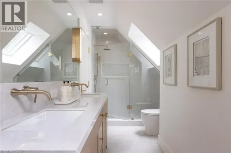 21 Second Street Oakville ON L6J 3T1
