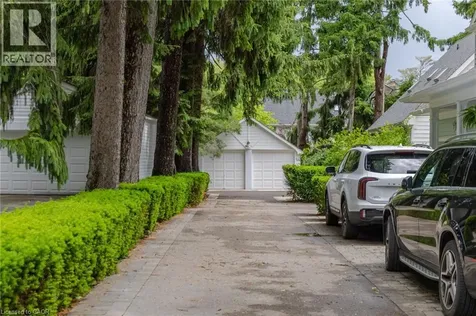 21 Second Street Oakville ON L6J 3T1