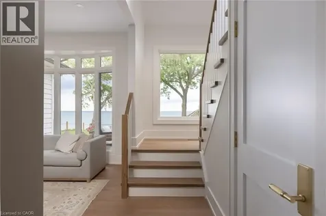 21 Second Street Oakville ON L6J 3T1