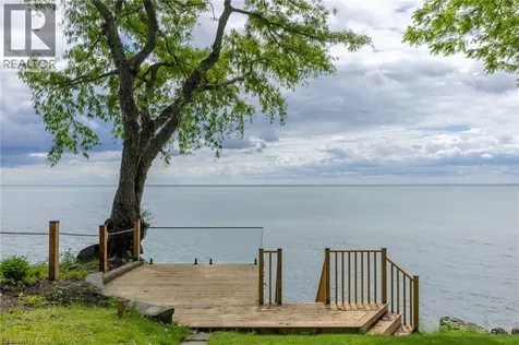 21 Second Street Oakville ON L6J 3T1