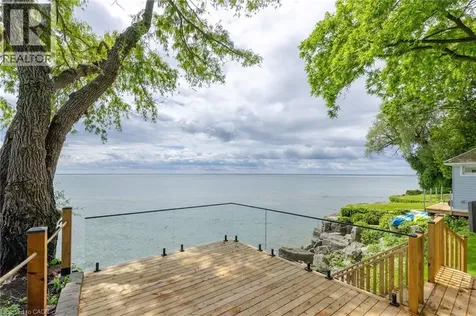 21 Second Street Oakville ON L6J 3T1