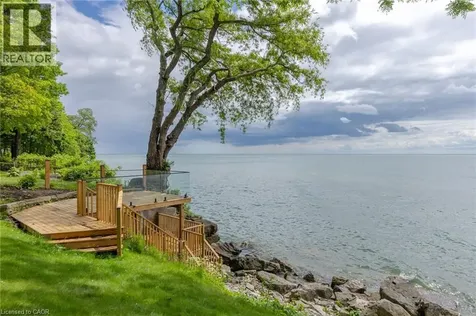 21 Second Street Oakville ON L6J 3T1