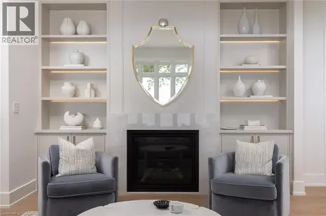 21 Second Street Oakville ON L6J 3T1