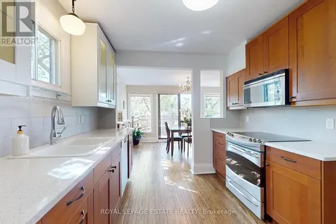 27 Sycamore Place Toronto (the Beaches) ON M4E 1K3