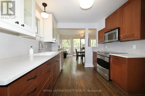27 Sycamore Place Toronto (the Beaches) ON M4E 1K3