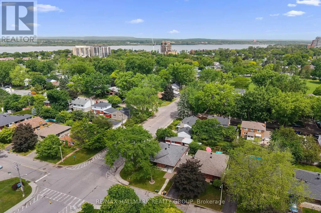 2075 Neepawa Avenue Ottawa ON K2A 3L7