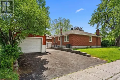 2075 Neepawa Avenue Ottawa ON K2A 3L7