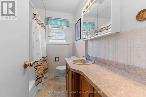 2075 Neepawa Avenue Ottawa ON K2A 3L7