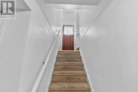2075 Neepawa Avenue Ottawa ON K2A 3L7