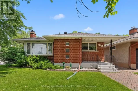 2075 Neepawa Avenue Ottawa ON K2A 3L7