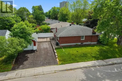 2075 Neepawa Avenue Ottawa ON K2A 3L7