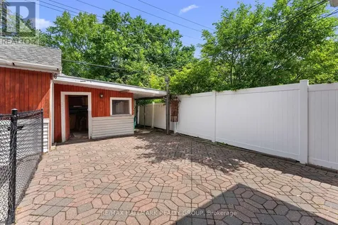 2075 Neepawa Avenue Ottawa ON K2A 3L7