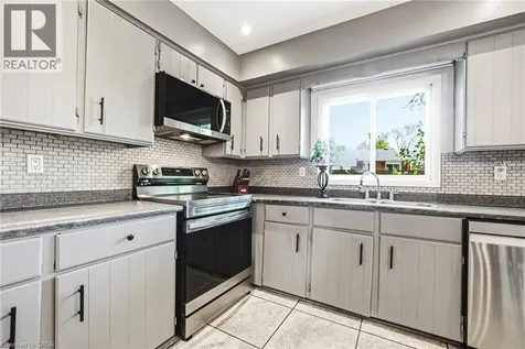 2231 Sandringham Drive Burlington ON L7P 3E6
