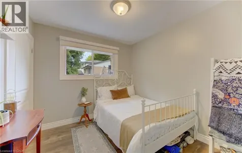 127 Strathcona Crescent Kitchener ON N2B 2W8