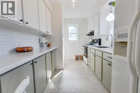 2790 Randolph Avenue Windsor ON N9E 3C9