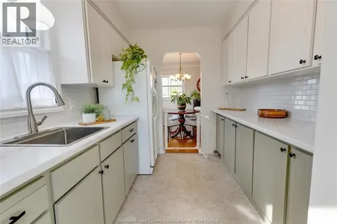 2790 Randolph Avenue Windsor ON N9E 3C9