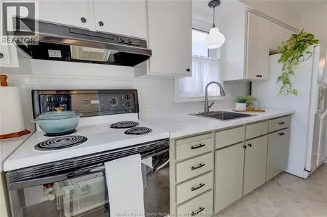 2790 Randolph Avenue Windsor ON N9E 3C9