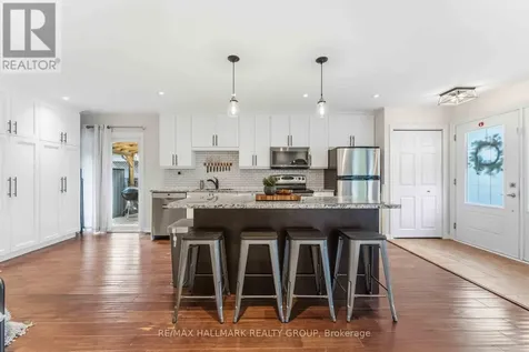 352 Mockingbird Drive Ottawa ON K1E 2A7