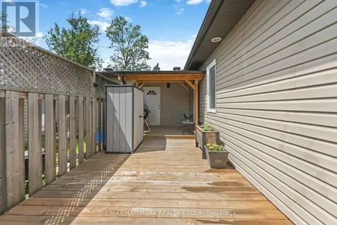 352 Mockingbird Drive Ottawa ON K1E 2A7