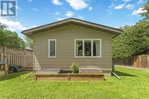 352 Mockingbird Drive Ottawa ON K1E 2A7