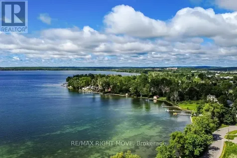 12 Lankin Boulevard Orillia ON L3V 6T2