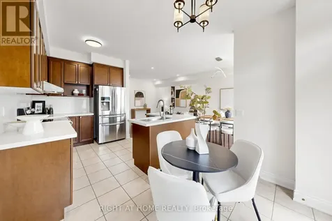 6 Courtland Crescent East Gwillimbury ON L9N 0A9