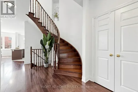 6 Courtland Crescent East Gwillimbury ON L9N 0A9