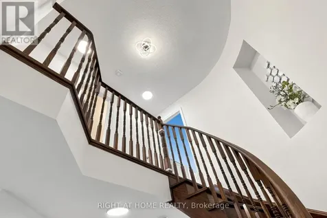 6 Courtland Crescent East Gwillimbury ON L9N 0A9