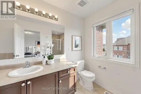 6 Courtland Crescent East Gwillimbury ON L9N 0A9