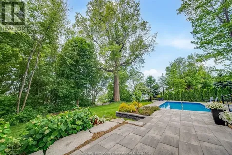 3073 Centennial Kingsville ON N8H 4G6