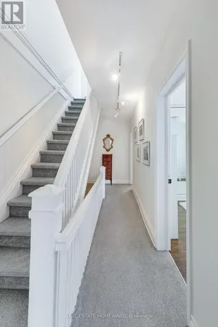 138 Lee Avenue Toronto (the Beaches) ON M4E 2P3
